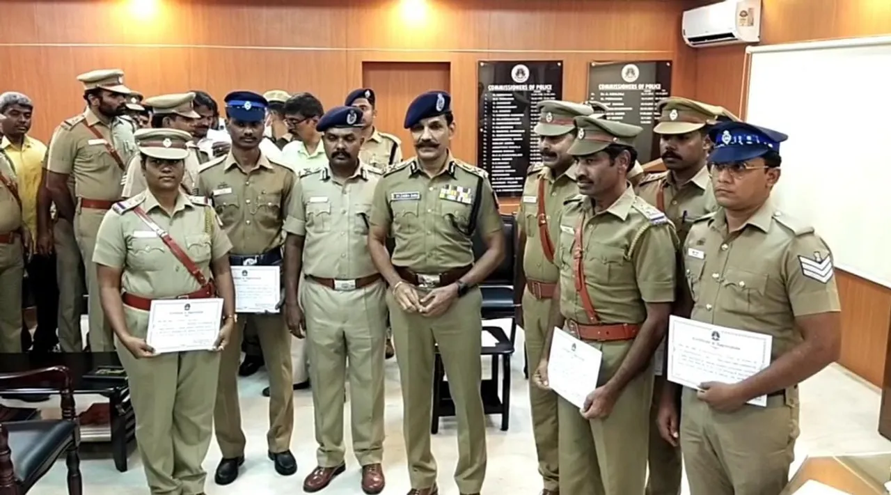 கோவை காவல்துறை அலுவலகத்தில் டி.ஜி.பி ஆய்வு; சிறப்பாக செயல்பட்டவர்களுக்கு பாராட்டு