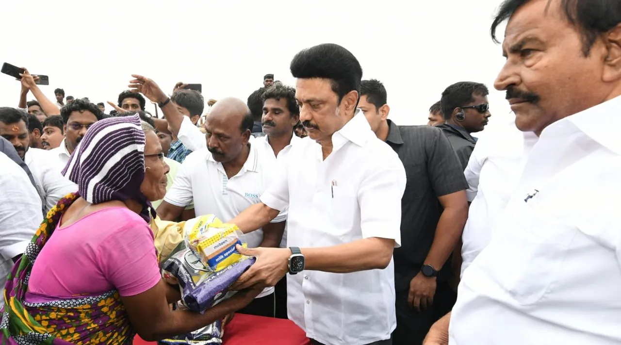 மாண்டஸ் புயல் பாதித்த இடங்களில் ஸ்டாலின் ஆய்வு: உதவிகள் வழங்கினார்