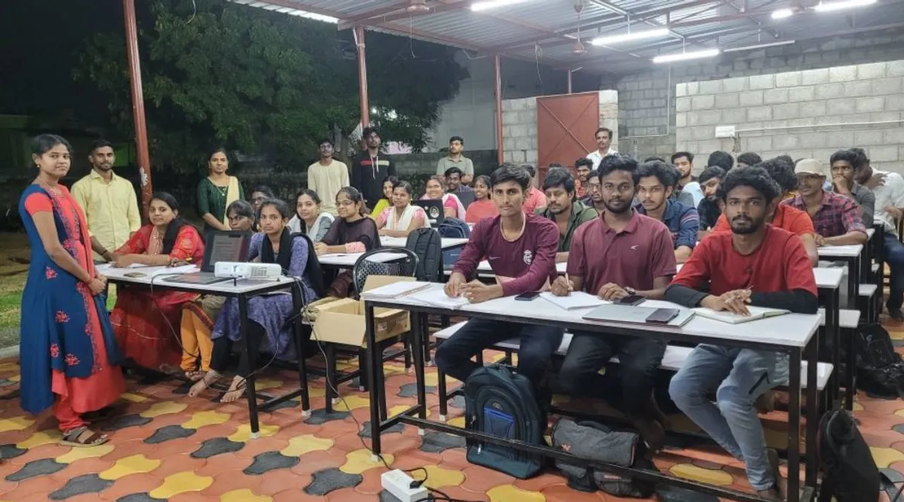 ஐ.டி வேலைக்காக சுரண்டையில் உள்ளூர் இளைஞர்களுக்கு இலவச பயிற்சி கொடுக்கும் 'ஸோகோ' அதிகாரி: ஸ்ரீதர் வேம்பு பாராட்டு
