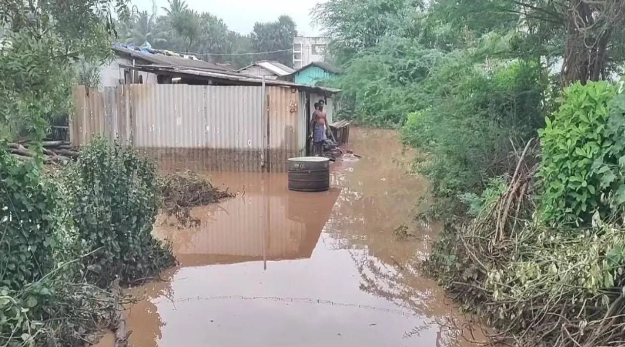 கோவையில் தொடர் மழை: வீடுகளுக்குள் புகுந்த வெள்ள நீர்