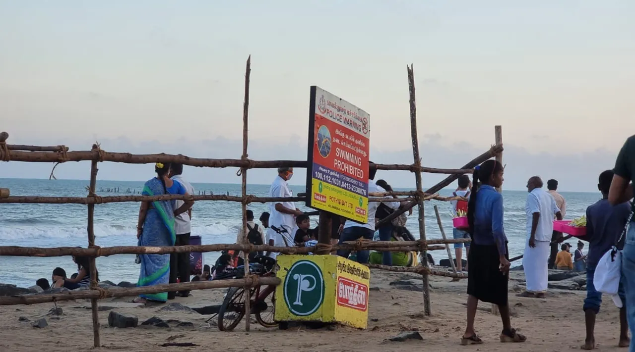 புத்தாண்டு கொண்டாட்டம்... மக்கள் கடலுக்கு செல்ல தடை : புதுச்சேரி போலீசார் தீவிர கண்காணிப்பு