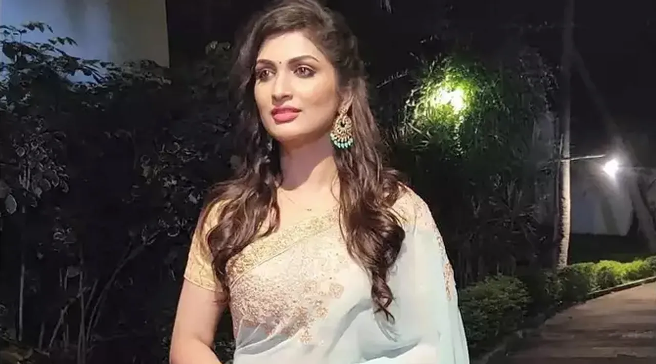 கணவரை பிரிந்த சீரியல் நடிகைக்கு படப்பிடிப்பு தளத்தில் வளைகாப்பு : வைரல் வீடியோ