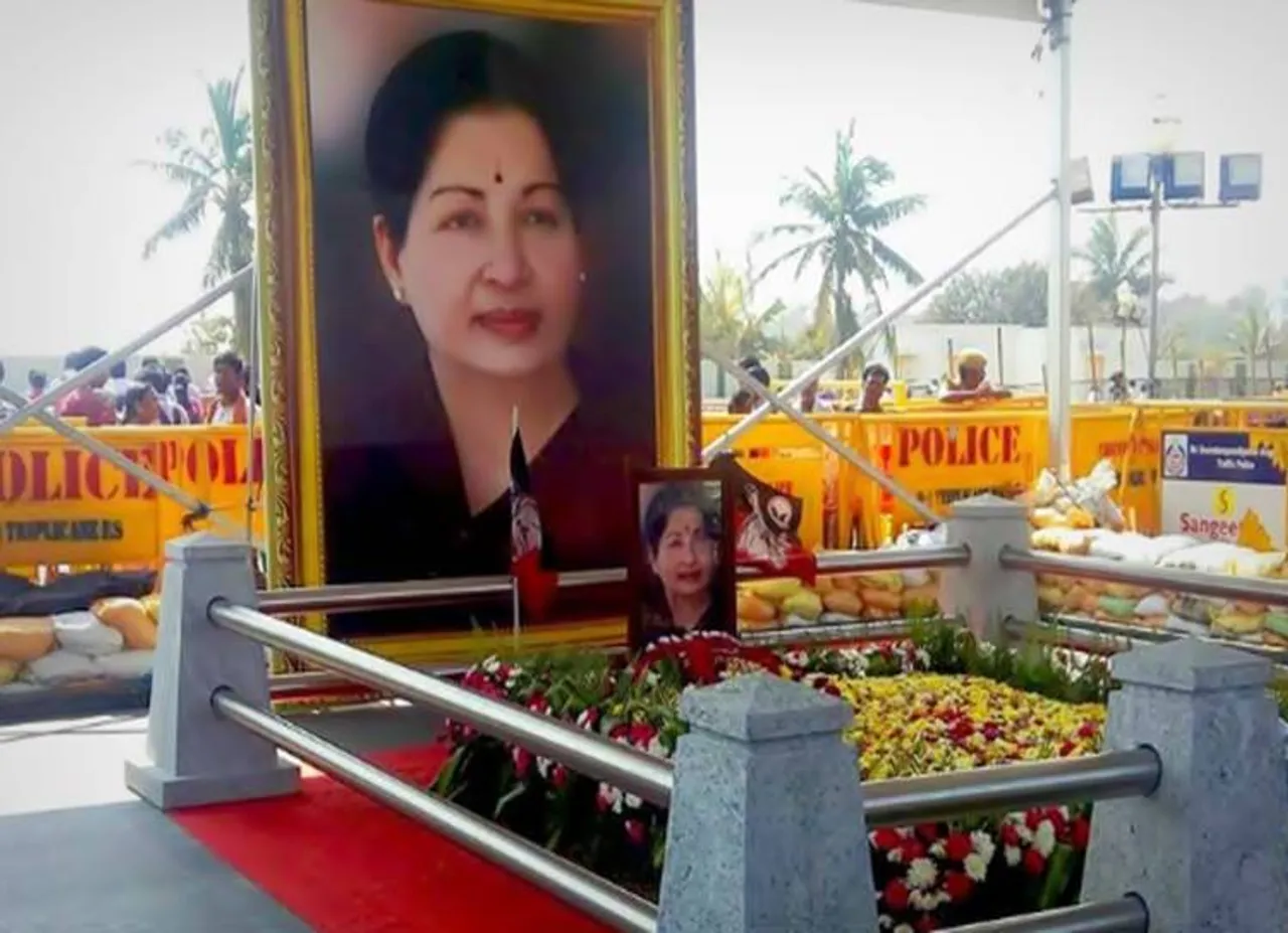 6-ம் ஆண்டு நினைவு நாள் ஜெயலலிதா நினைவிடத்தில் இ.பி.எஸ்- ஓ.பி.எஸ் மரியாதை