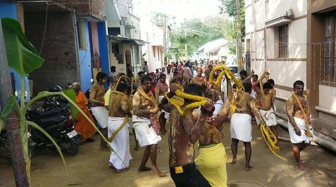 கோவையில் நடந்த சாட்டையடி திருவிழா;<br>பரவசத்தில் ஆழ்ந்த பக்தர்கள்