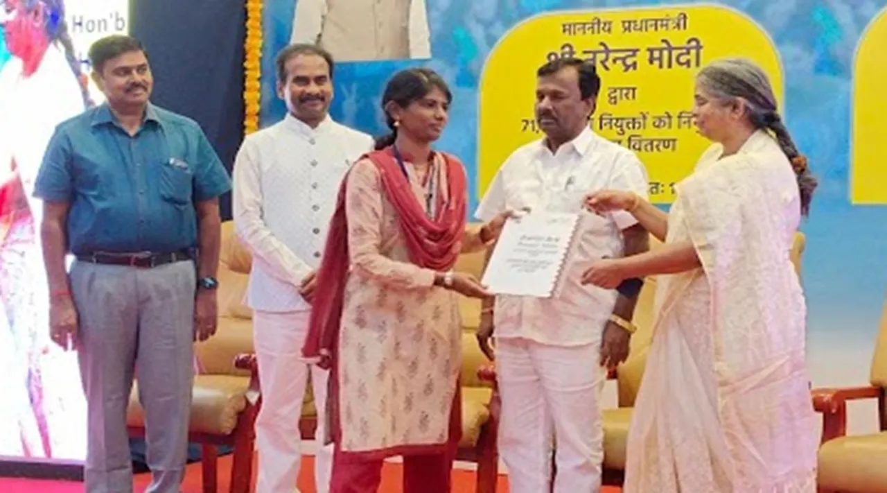 Union Minister says Target to provide employment to 10 lakh people in a year