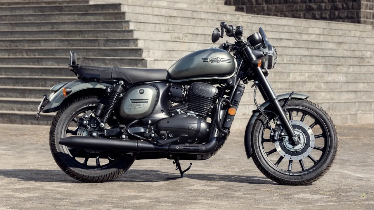 Jawa 42 Yezdi Roadster get new colour variants
