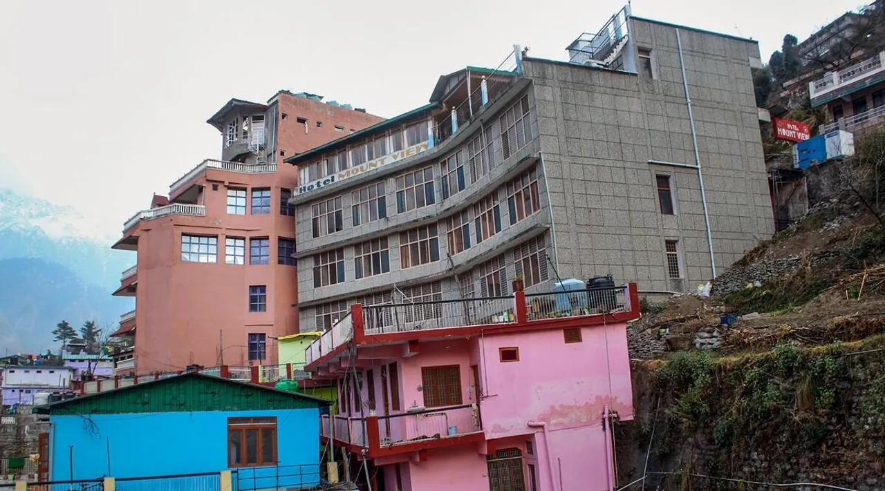 Joshimath, Joshimath land sinking, Joshimath sinking, ஜோஷிமத் நகரம், புதையும் நகரம் ஜோஷிமத், இஸ்ரோ அறிக்கை, Joshimath ISRO report, Tamil Indian Express news