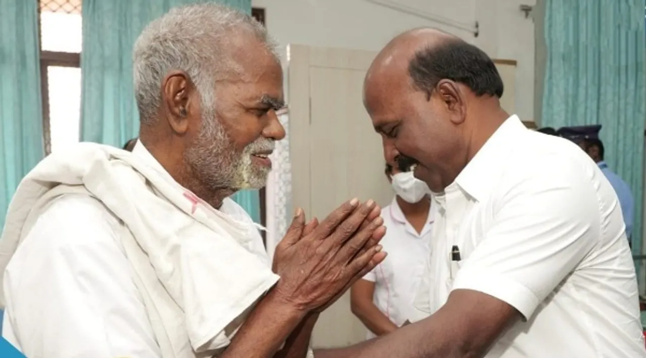 மருத்துவமனைக்கு நலம் விசாரிக்க வந்த அமைச்சர்… மக்கள் சார்பில் கோரிக்கை வைத்த நல்லகண்ணு