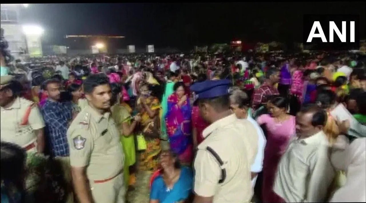 ஆந்திராவில் சந்திரபாபு நாயுடு நிகழ்ச்சி கூட்ட நெரிசலில் சிக்கி 3 பெண்கள் மரணம்; பலர் காயம்
