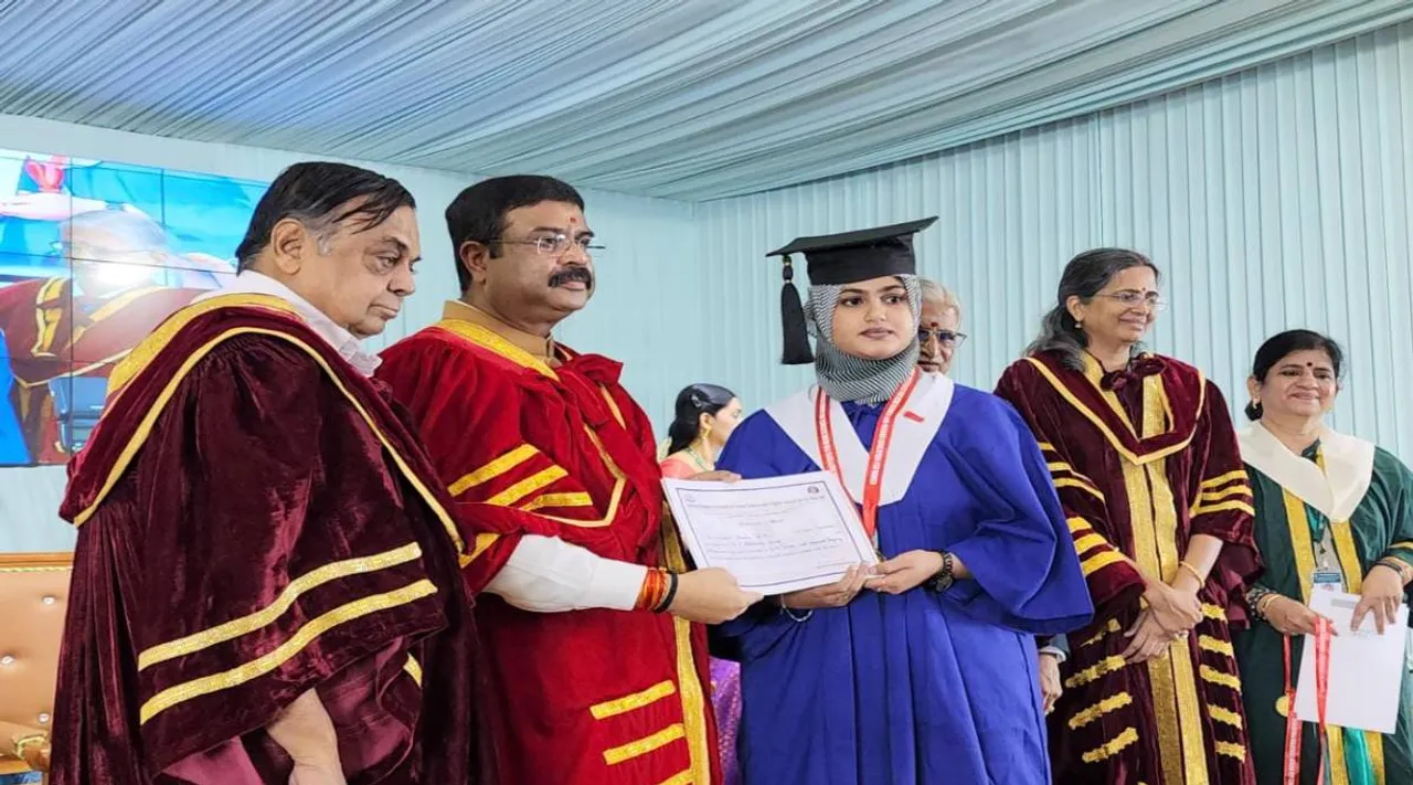 காலனி ஆதிக்க கலாச்சாரத்தை மாணவிகள் கைவிட வேண்டும்: கோவையில் மத்திய அமைச்சர் பேச்சு