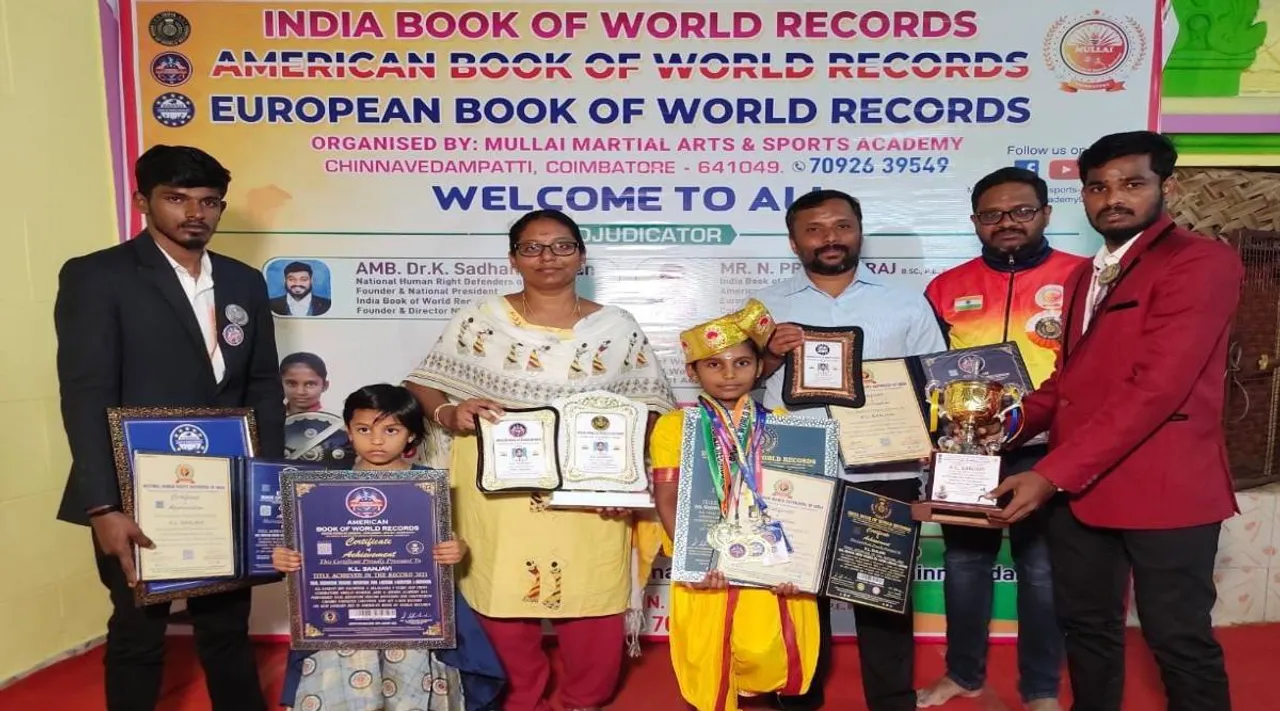 2.5 கிலோ எடை கொண்ட வாள், கேடயம்.. 3 மணி நேரம் சுழற்றி 9 வயது சிறுமி சாதனை!