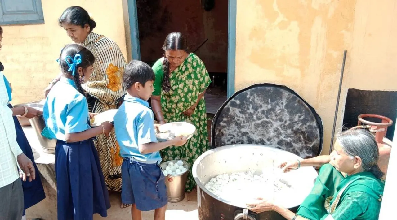 வாழைப்பழம், சிக்கனை விட முட்டைகளை அதிகம் விரும்பும் பள்ளி மாணவர்கள் : ஆய்வில் தகவல்