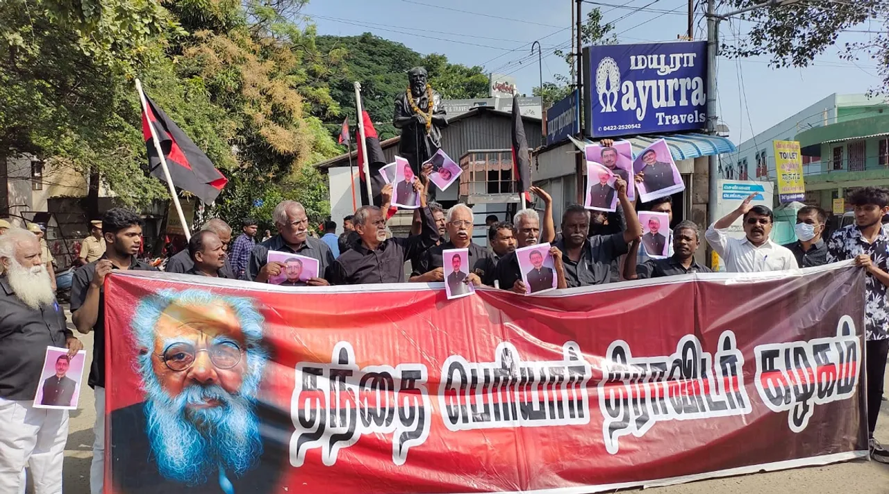 கோவையில் ஆளுனர் உருவ பொம்மை எரித்து போராட்டம்