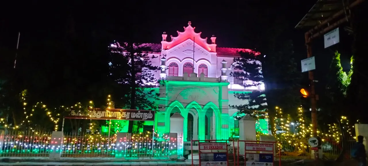 குடியரசு தின விழா: கோவையில் ஜொலித்த விக்டோரியா ஹால், மாநகராட்சி அலுவலகம்
