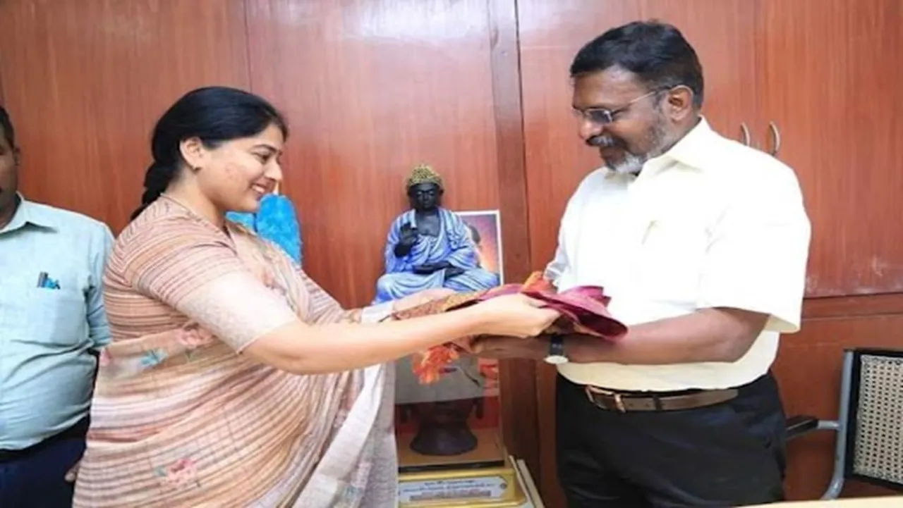 Gayathri Raghuram met Thirumavalavan at Ambedkar Thital