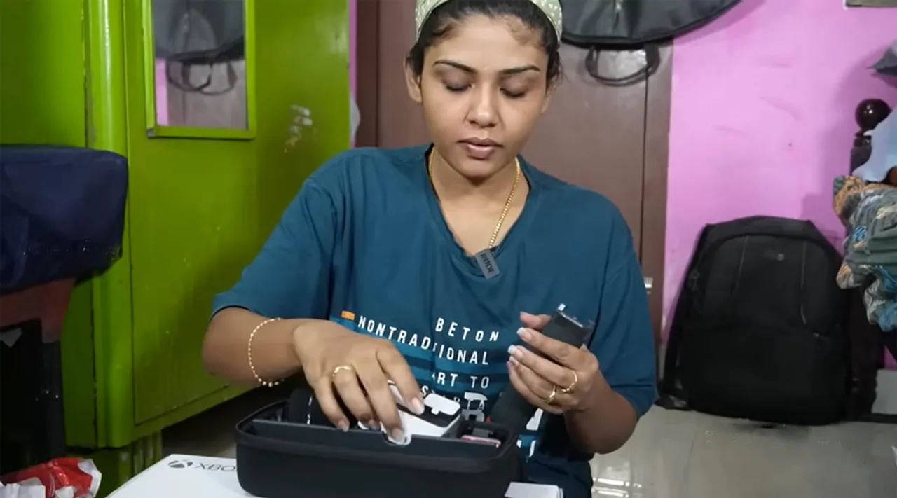 ஃபாரினில் இருந்து வந்த ஹைடெக் கேமரா: பாண்டியன் ஸ்டோர்ஸ் மீனா வீட்டு ரகசியம்