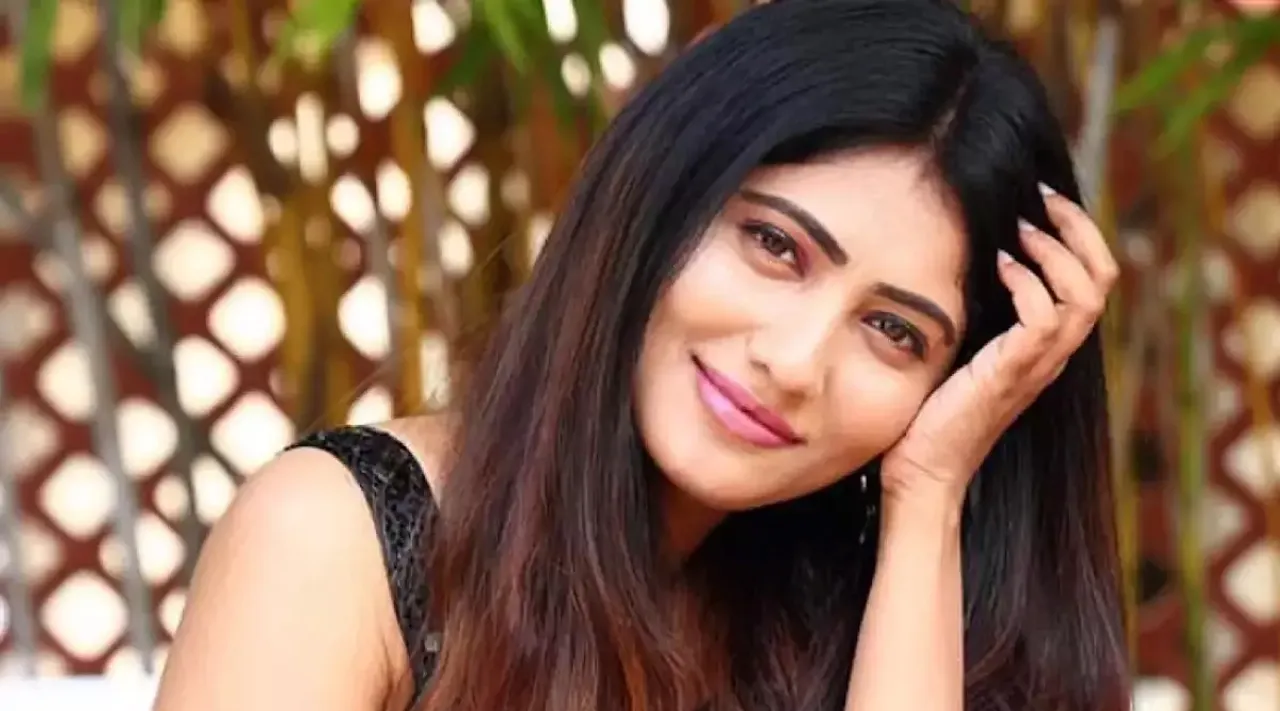 விஜய் டி.வி-யின் ஹிட் சீரியலில் பிக்பாஸ் ஜூலி : அட்வகேட் கேரக்டராமே!