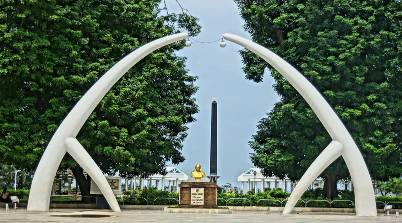 மெரினாவில் அண்ணா- எம்.ஜி.ஆர் நினைவிட வளாகம், அறிவிக்கப்பட்ட இடுகாட்டுப் பகுதி: தமிழக அரசு