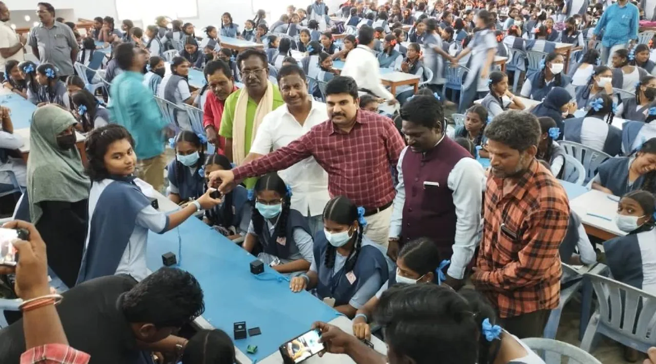 புதுவையில் செயற்கைக் கோள் செயல்பாடு, விண்ணில் ஏவுவது குறித்து மாணவர்களுக்கு விளக்கப் பயிற்சி