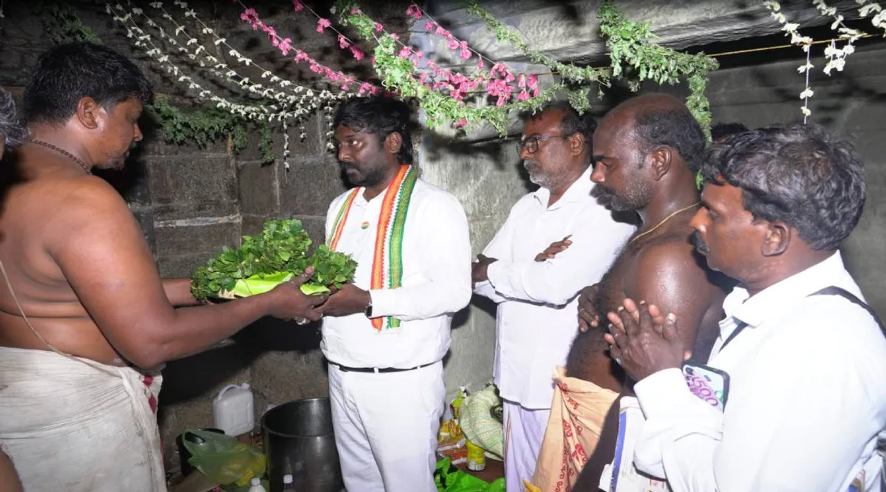 மஹா சிவராத்திரி: சக்கர தீர்த்த காசிவிஸ்வநாதர் கோயிலில் விஜய் வசந்த் எம்.பி தரிசனம்