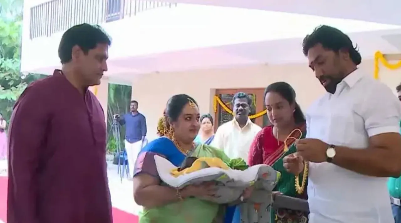 ஜெ. தீபா குழந்தைக்கு பெயர் சூட்டு விழா: தங்கச் சங்கிலி அணிவித்து ஓ.பி.எஸ் மகன் வாழ்த்து