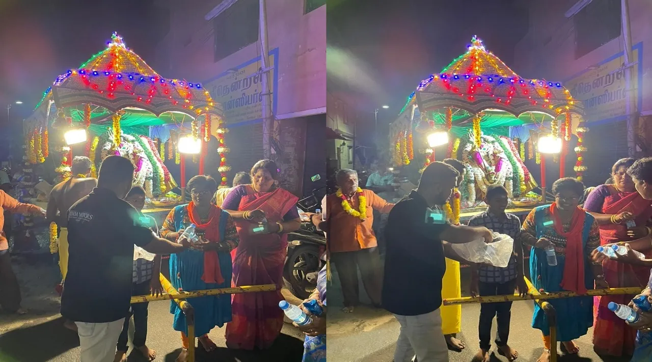 தொடரும் சகோதரத்துவம்; மாரியம்மன் கோயில் பக்தர்களுக்கு தண்ணீர், பிஸ்கட் வழங்கிய இஸ்லாமியர்கள்
