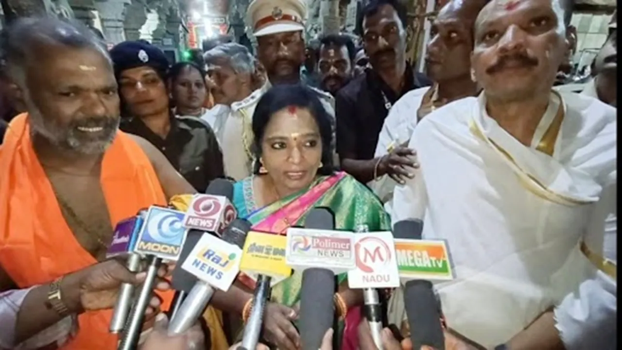 Tamilisai Swami darshan at Suchindram Thanumalayan Swamy Temple