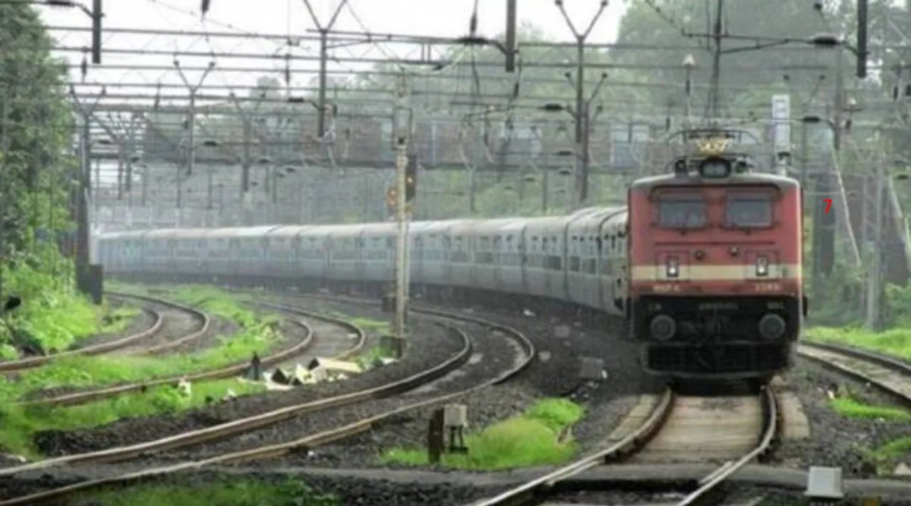 Patna junction, Patna railway station porn clip, Netizens react as TV screen at Patna station plays porn clip for 3 minutes, Railways, train, viral, trending