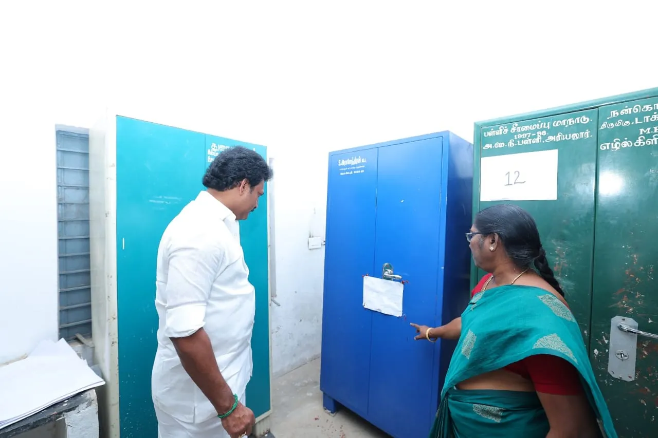 Minister Anbil Mahesh