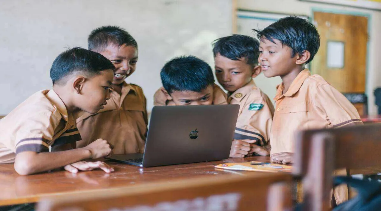 கல்வி தொழில்நுட்ப நிறுவனங்கள், ஸ்டார்ட் அப்களுடன் இணைந்து பணியாற்ற பொது தளம்; மத்திய அரசு