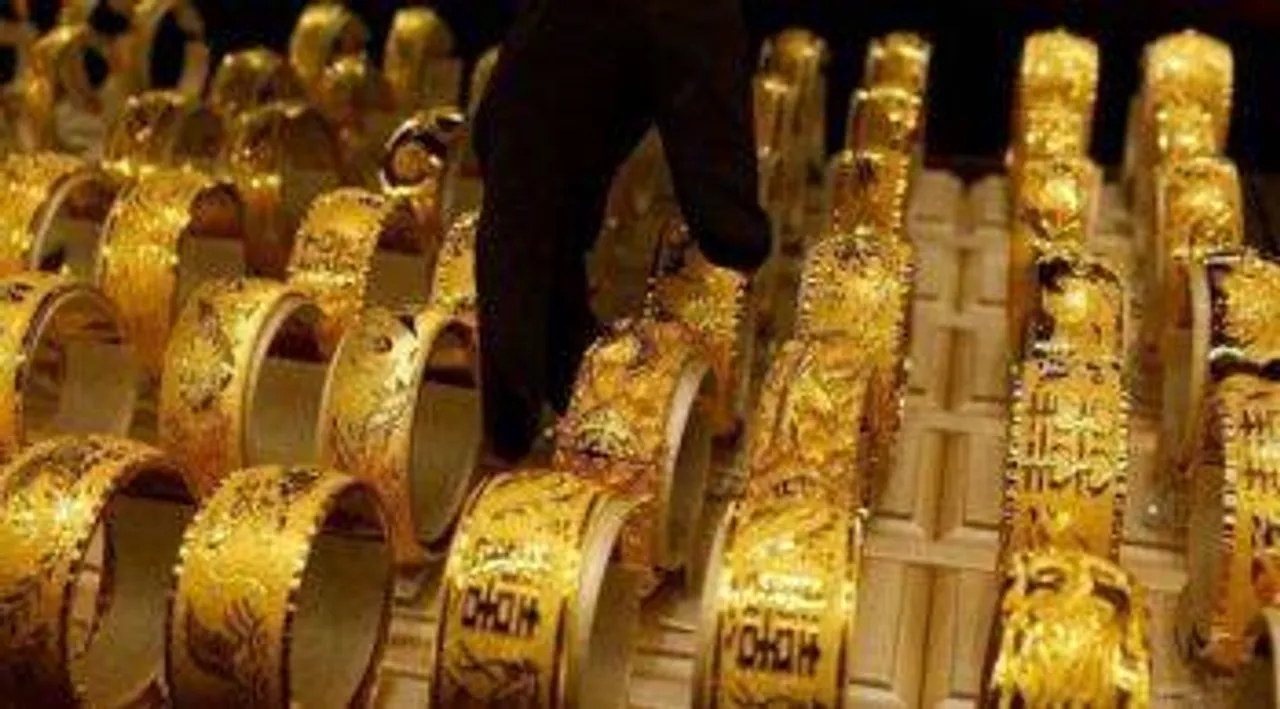 அதிரடியாக சரிந்த தங்கம்.. ரூ.2600 வீழ்ந்த வெள்ளி.. புதிய விலையை செக் பண்ணுங்க
