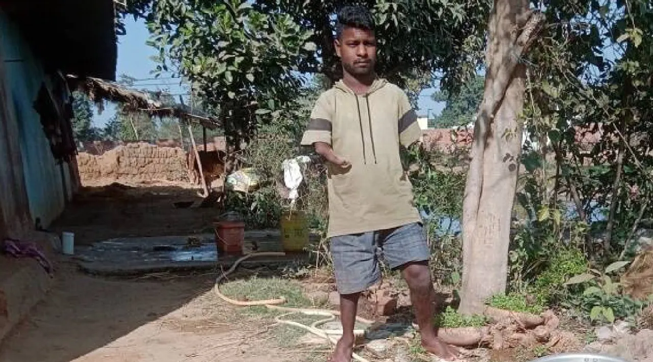 Chhattisgarh: student writes board exams with left leg Tamil News