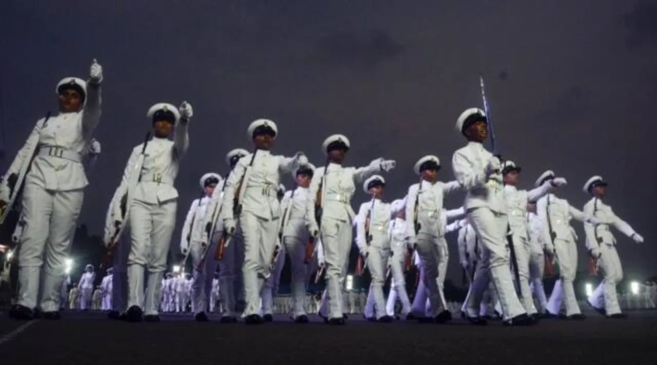 Indian Navy first batch of women sailors as 2,585 Agniveers pass out Tamil News