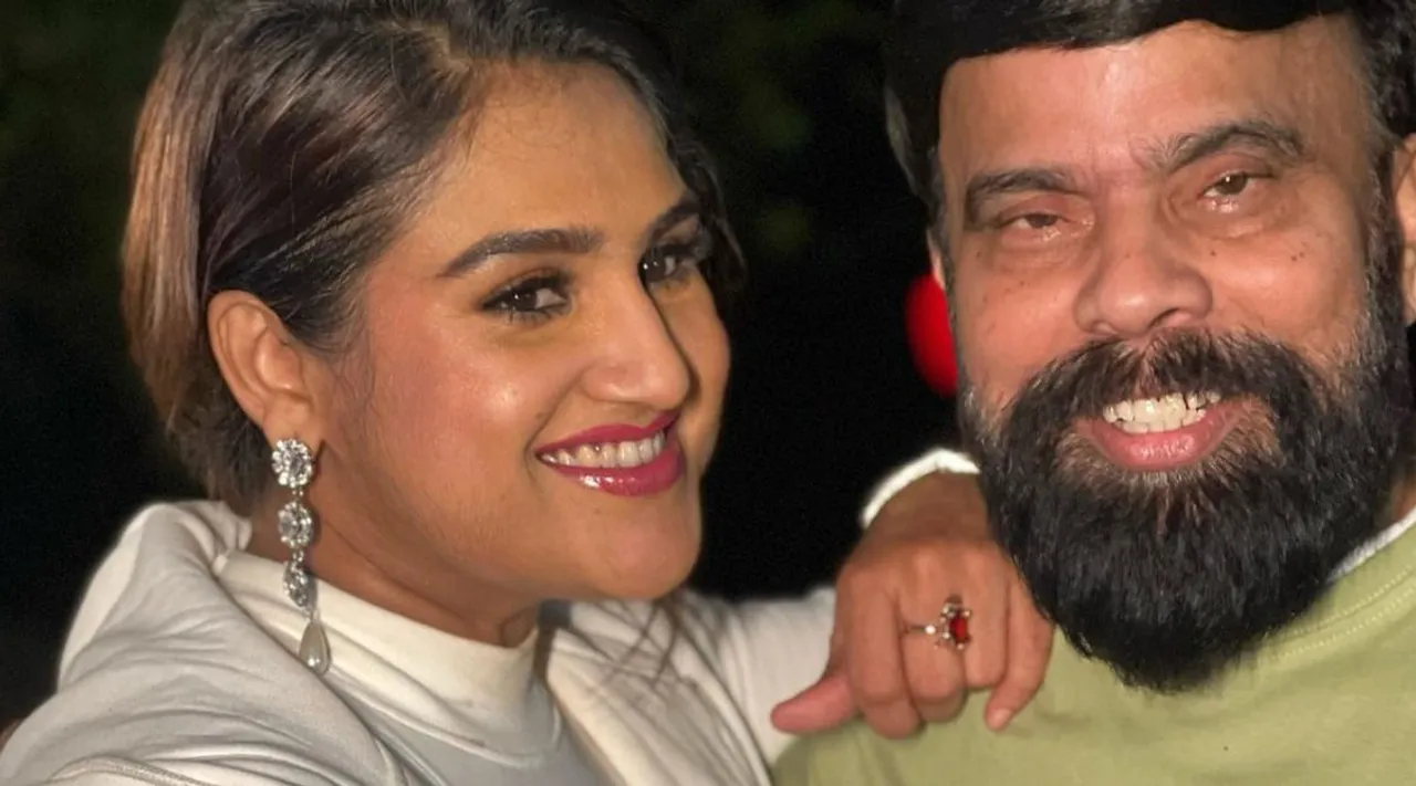 Vanitha Vijaykumar, Vanitha Vijaykumar kiss Power Star Srinivasan, Tamil News, India, Vanitha, Power Star Srinivasan