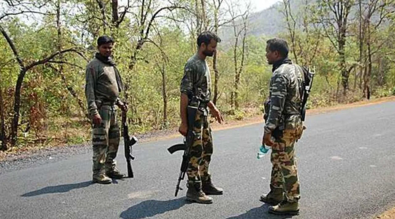 Maoist attack in Chhattisgarh today, dantewada maoist attack, chhattisgarh maoist attack, சத்திஸ்கரில் மாவோயிஸ்ட் தாக்குதல், 10 பாதுகாப்பு படையினர் உள்பட 11 பேர் உயிரிழப்பு, தண்டேவாடாவில் மாவோயிஸ்ட்கள் நடத்திய தாக்குதலில் 10 காவலர்கள், ஒரு ஓட்டுநர் என 11 பேர் உயிரிழப்பு, chhattisgarh naxal attack, IED blast bastar, bastar maoist naxal attack, chhattisgarh live updates, chhattisgarh naxal attack live updates