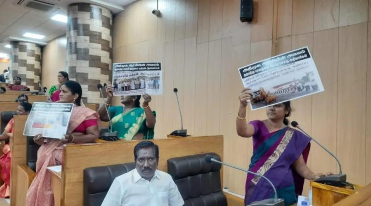 Thanjavur Corporation, new bridge collapse, DMK and AIADMK members clash, தஞ்சை மாநகராட்சி, 15 நாட்களில் பாலம் பழுது, அ.தி.மு.க-வினர் பேசும்போது மைக் ஆப் செய்த மேயர், Thanjavur Corporation new bridge collapse, DMK AIADMK members clash