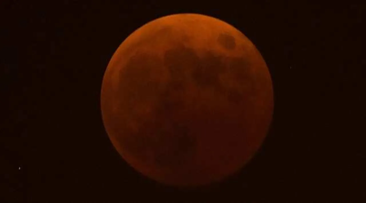 Penumbral lunar eclipse on May 5