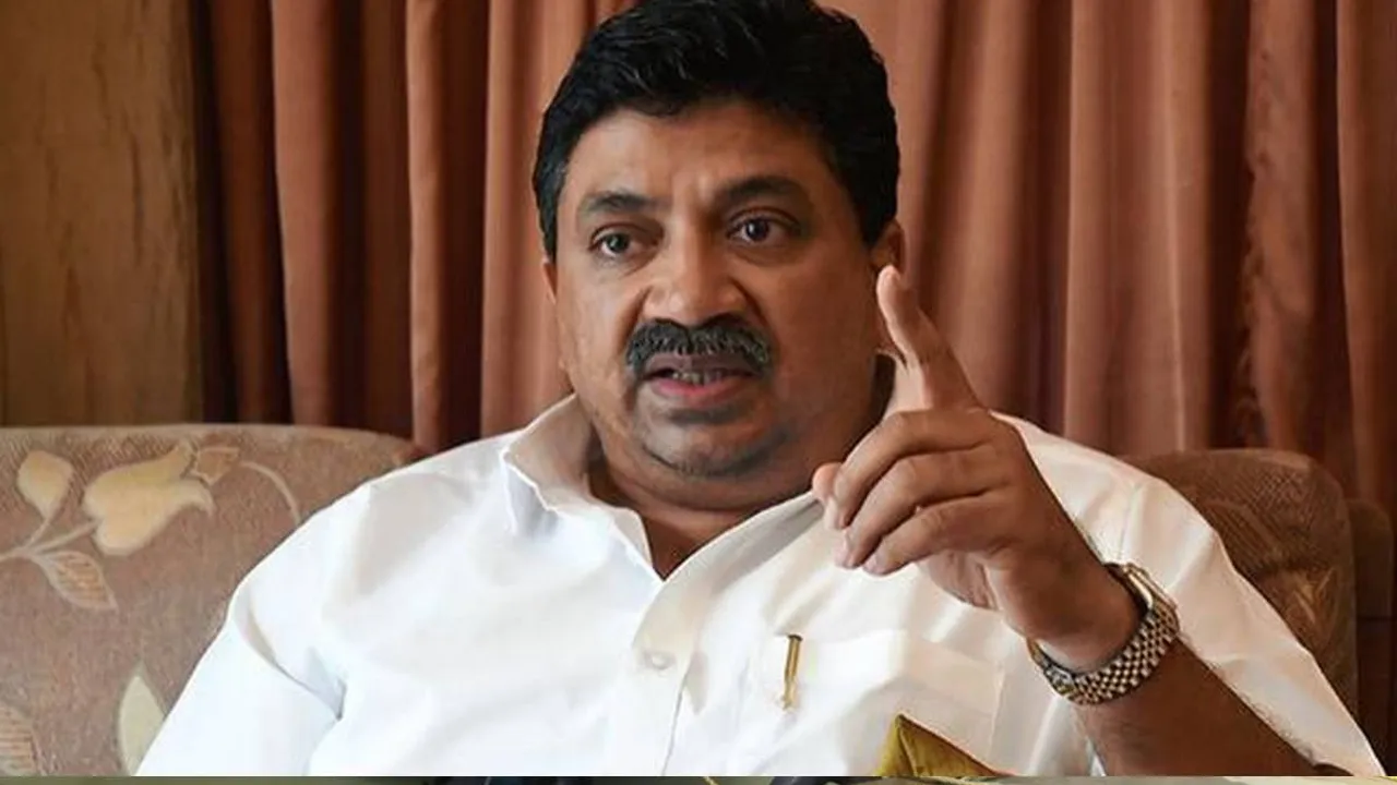 PTR Palanivel Thiagarajan immediately update his twitter and facebook bio, cabinet change, portfolio cahnge, அமைச்சரவை மாற்றம், உடனடியாக ஃபேஸ்புக், ட்விட்டர் பயோ-வை மாற்றிய பி.டி.ஆர், PTR Palanivel Thiagarajan twitter and facebook bio, Tamil nadu cabinet change