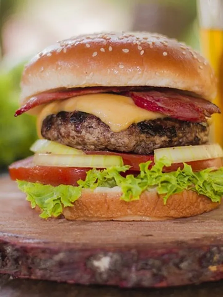 burgers-1976198_640 (1)