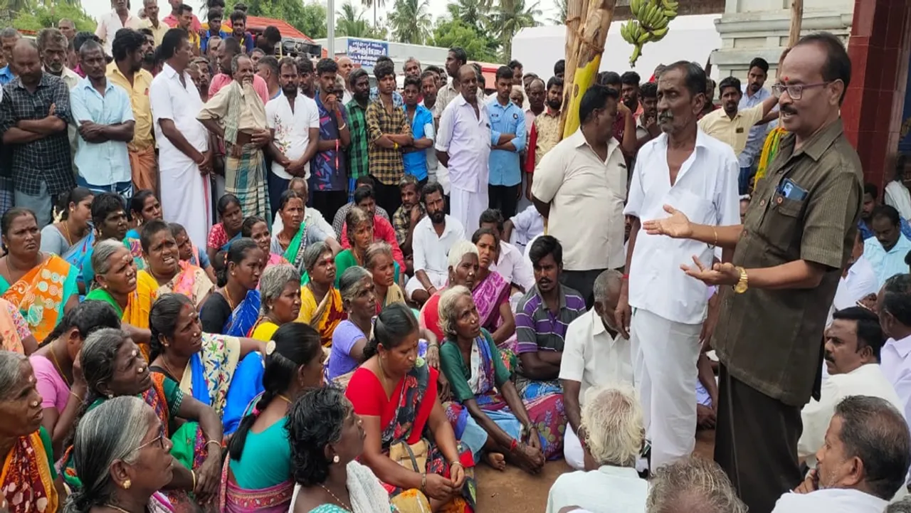 The public protested against the charity department taking over the Trichy Vellur Mariamman temple