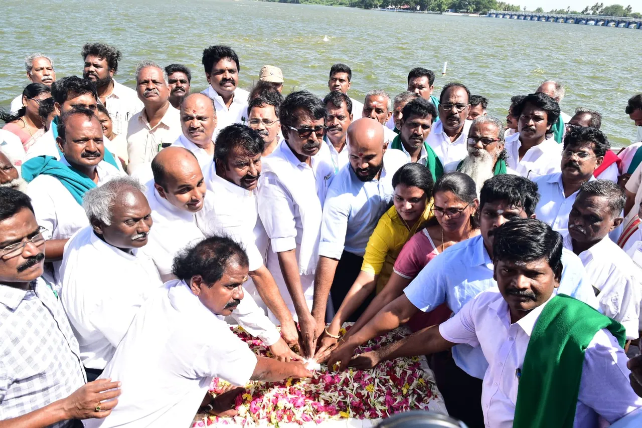 Kallanai Dam open