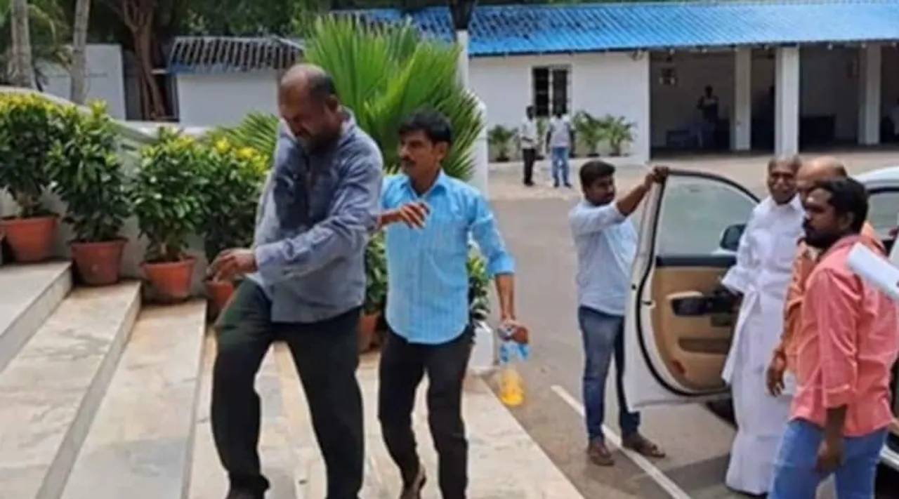 puducherry: attempt to set on fire by woman front of cm N. Rangaswamy