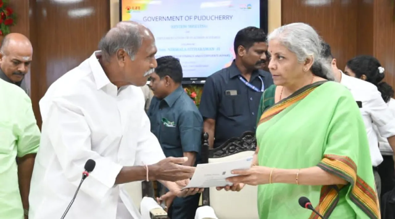 Rangaswamy petition to Nirmala Sitaraman, Puducherry's growth slows due to centre's financial problems, மத்திய அரசின் நிதி சிக்கலால் குறையும் புதுச்சேரி வளர்ச்சி, புதுச்சேரி, ரங்கசாமி, நிர்மலா சீதாராமனிடம் ரங்கசாமி மனு - Rangaswamy, Nirmala Sitaraman, Puducherry