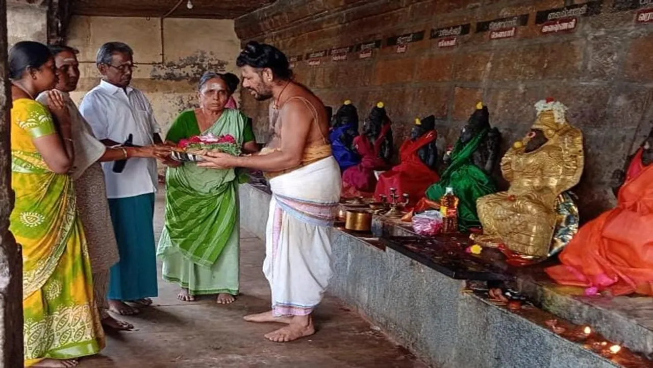 Senthil Balajis wife Darshanam at Tirunedungalanathar Temple