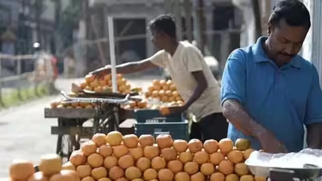 Govt sets fresh target of 63 lakh loans for street vendors by year-end