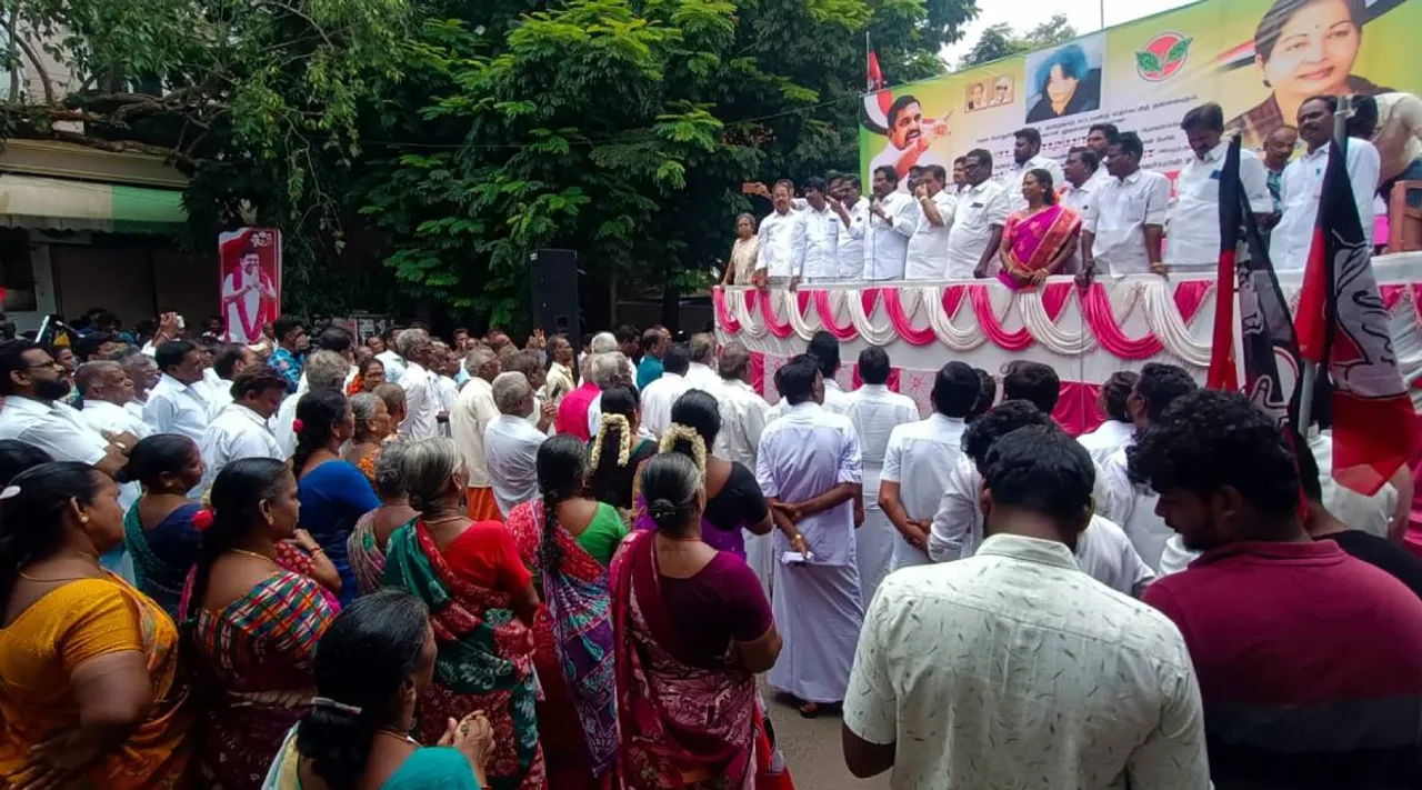 Pudhucherry AIADMK stage protest