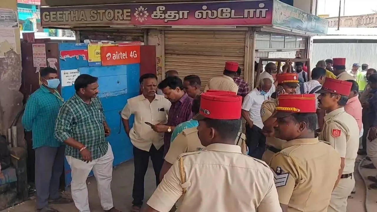 Officials traders argue at Puducherry bus stand