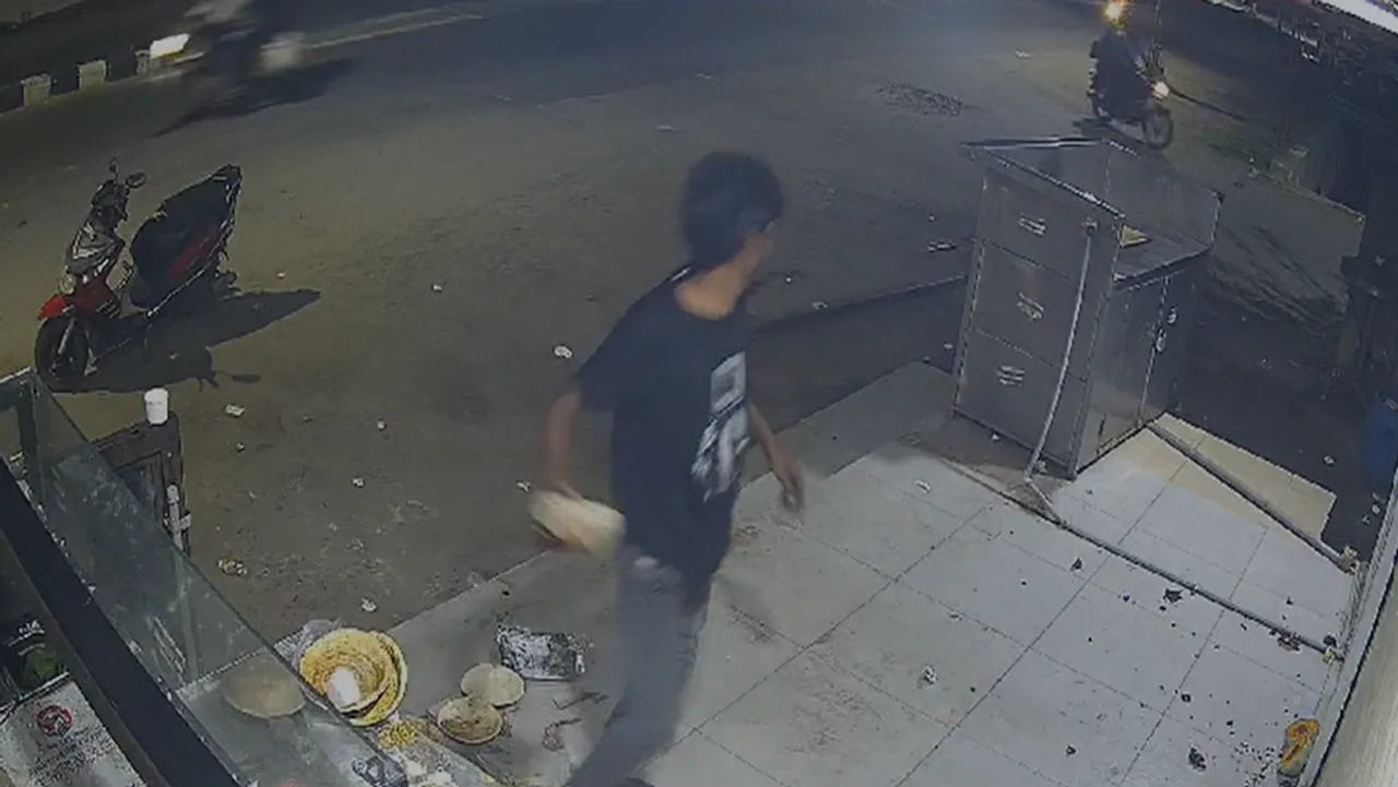 A gang smashed a shop in Puducherry