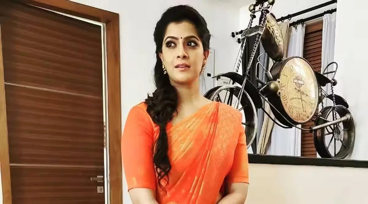Actress Varalaxmi Sarathkumar's PRO arrested in 300 kg drug and weapons smuggling case, Varalaxmi PRO arrested in 300 kg drug and weapons smuggling case, 300 கிலோ போதைப் பொருள் பறிமுதல்: நடிகை வரலட்சுமி முன்னாள் பி.ஆர்.ஓ கைது, நடிகை வரலட்சுமி முன்னாள் பி.ஆர்.ஓ ஆதிலிங்கம் கைது அடுத்த நடவடிக்கை என்ன, - Actress Varalaxmi Sarathkumar, 300 kg drug and weapons smuggling case
