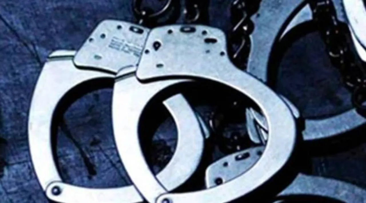 Dalit boy and grandmother attacked by upper-caste people, 2 college students held in Karur, தலித் சிறுவன், பாட்டி மீது ஆதிக்க சாதியினர் தாக்குதல், கரூரில் தலித் சிறுவனைத் தாக்கிய 2 கல்லூரி மாணவர்கள் கைது, tamil nadu dalit attack, tamil nadu dalit family attacked, tamil nadu dalit minor attacked, tamil nadu news